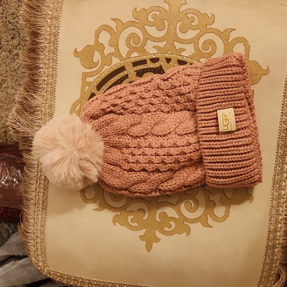 NEW UGG INFINITY SCARF AND HAT SET - Picture 3 of 4
